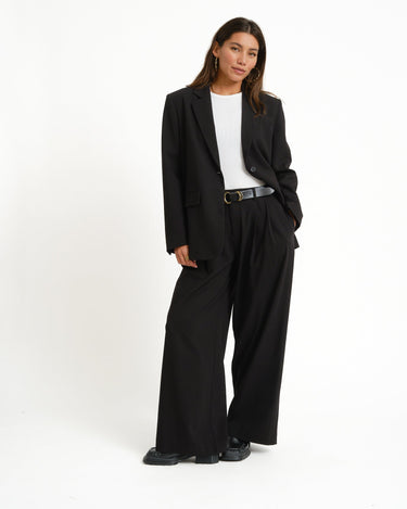 TILTIL Indy Open Back Blazer Zwart - Things I Like Things I Love