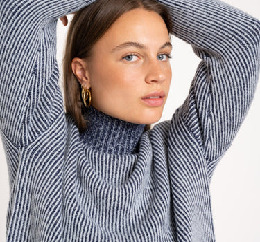 TILTIL Jackie Contrasted Mockneck Pullover Blue - Things I Like Things I Love