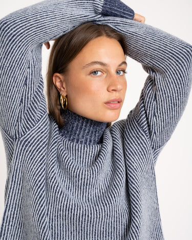 TILTIL Jackie Contrasted Mockneck Pullover Blue - Things I Like Things I Love