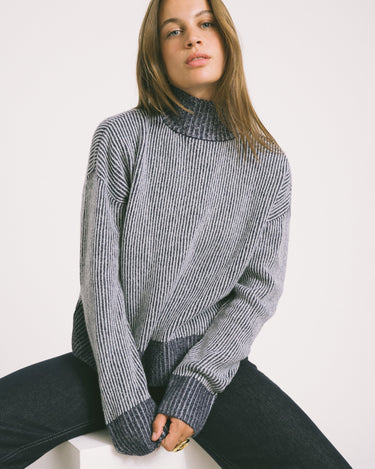 TILTIL Jackie Contrasted Mockneck Pullover Blue - Things I Like Things I Love