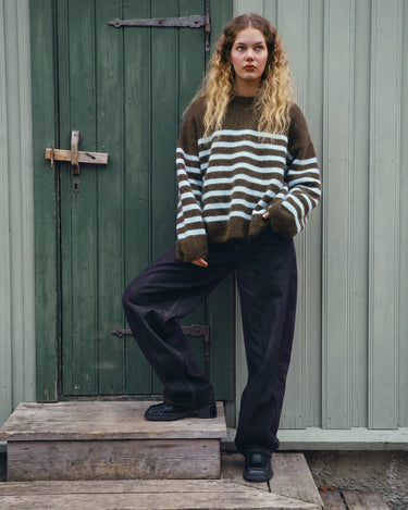 TILTIL Joa Barrel Jeans Rinse Brown Stitch - Things I Like Things I Love
