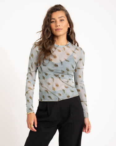 TILTIL Kay Longsleeve Feather Print Lichtblauw - Things I Like Things I Love