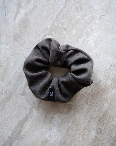 TILTIL Knitted Stripe Scrunchie Bruin - Things I Like Things I Love