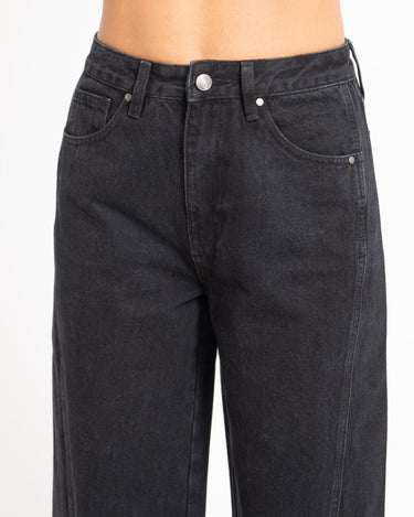 TILTIL Missy HR Relaxed Seam Jeans Black - Things I Like Things I Love