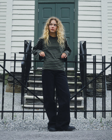 TILTIL Missy HR Relaxed Seam Jeans Black - Things I Like Things I Love