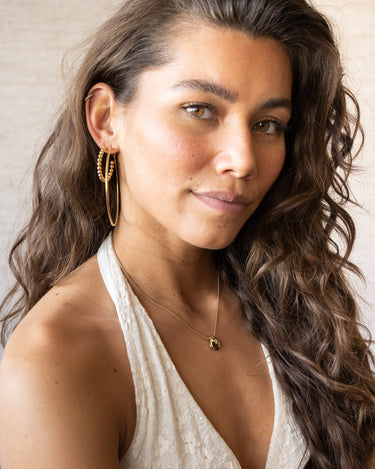 TILTIL Necklace Hold Me Close Gold - Things I Like Things I Love