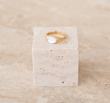 TILTIL Nomi Pearl Ring Gold - Things I Like Things I Love