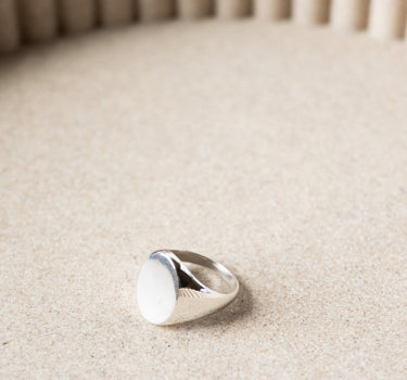 TILTIL Raye Roundy Signet Ring Silver - Things I Like Things I Love