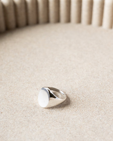 TILTIL Raye Roundy Signet Ring Silver - Things I Like Things I Love