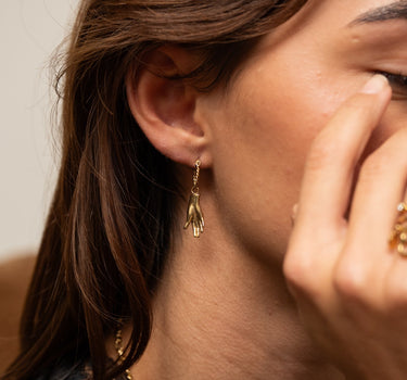 TILTIL Set of 2 Earrings Hand of Fortune Gold - Things I Like Things I Love