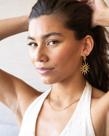 TILTIL Set of 2 Earrings Sunny Hand Hanger Gold - Things I Like Things I Love