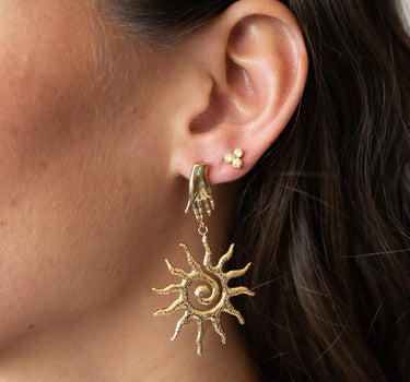 TILTIL Set of 2 Earrings Sunny Hand Hanger Gold - Things I Like Things I Love
