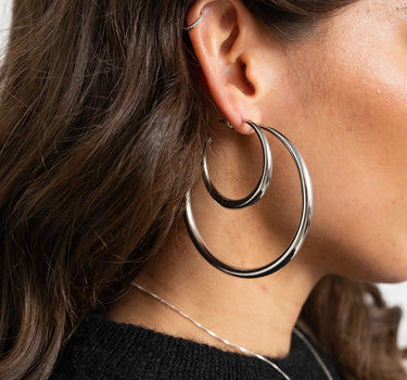 TILTIL Set of 2 Hoop Elegant Round Rhodium Silver - Things I Like Things I Love