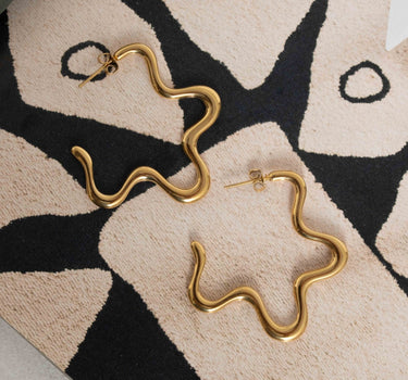 TILTIL Set of 2 Hoop Goldplated Organic Flower - Things I Like Things I Love