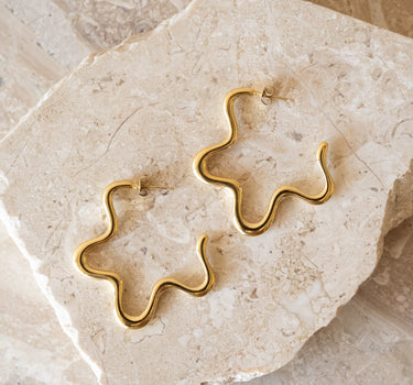 TILTIL Set of 2 Hoop Goldplated Organic Flower - Things I Like Things I Love