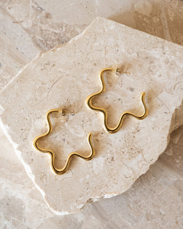 TILTIL Set of 2 Hoop Goldplated Organic Flower - Things I Like Things I Love