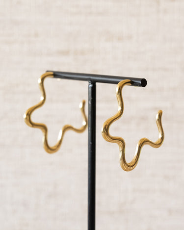 TILTIL Set of 2 Hoop Goldplated Organic Flower - Things I Like Things I Love