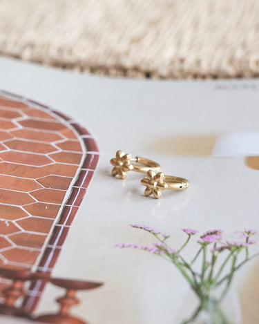 TILTIL Set of 2 Hoop2 Tiny Flower Lily - Things I Like Things I Love