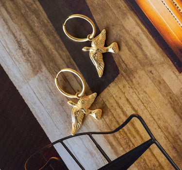 TILTIL Set of 2 Hoops Flying Dove Gold - Things I Like Things I Love