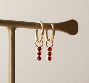 TILTIL Set van 2 Cherry Trio Zircon Earrings Goud - Things I Like Things I Love