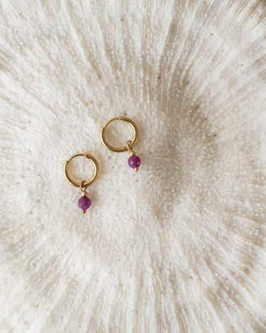 TILTIL set van 2 Love Gemstone Earrings Goud Ruby - Things I Like Things I Love