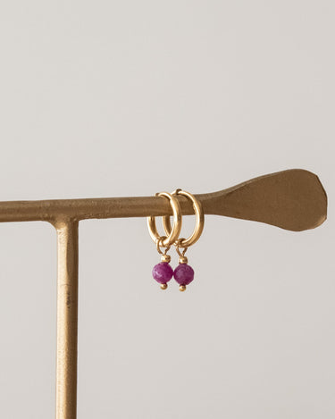 TILTIL set van 2 Love Gemstone Earrings Goud Ruby - Things I Like Things I Love
