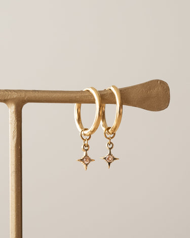 TILTIL Set van 2 Lucky Star Zircon Earrings Wit Goud - Things I Like Things I Love