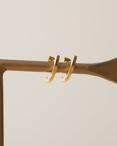 TILTIL Set van 2 Ruby Stud Earrings Goud - Things I Like Things I Love