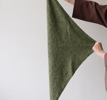 TILTIL Sjaal Triangle Loulou Donkergroen - Things I Like Things I Love