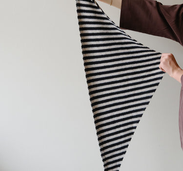 TILTIL Sjaal Triangle Loulou Light Brown Dark Brown Stripe - Things I Like Things I Love