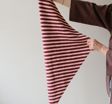 TILTIL Sjaal Triangle Loulou Streep Roze Bordeaux - Things I Like Things I Love