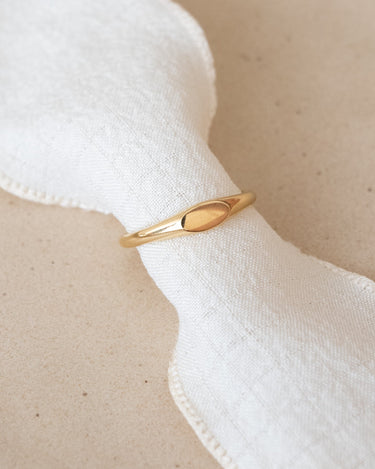 TILTIL Small Signet Ring Goud - Things I Like Things I Love