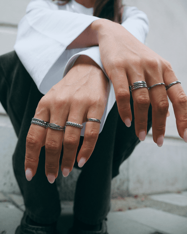 TILTIL Small Signet Ring Silver - Things I Like Things I Love
