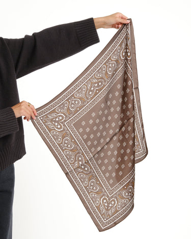 TILTIL Yara Scarf Satin Bruin - Things I Like Things I Love