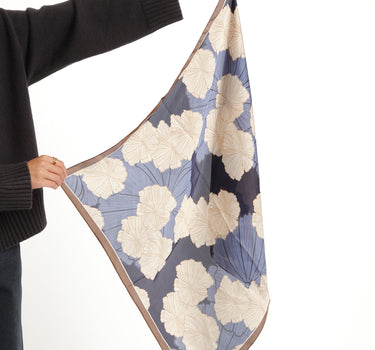 TILTIL Flo Flower Scarf Satin Blau