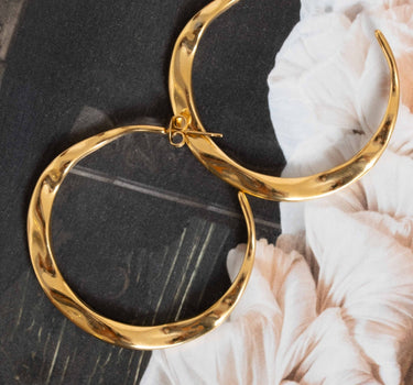 TILTL Earrings Audrey Wavy Gold - Things I Like Things I Love