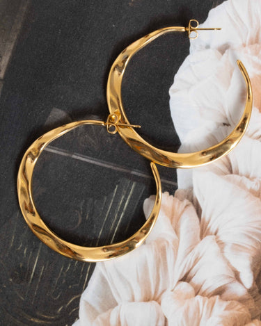 TILTL Earrings Audrey Wavy Gold - Things I Like Things I Love