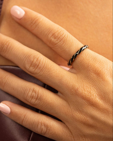 Twisty Ring Black Gold - Things I Like Things I Love