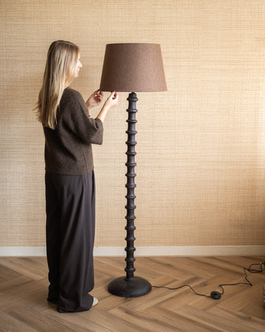 Vloerlamp Olga Hout Bruin - Things I Like Things I Love