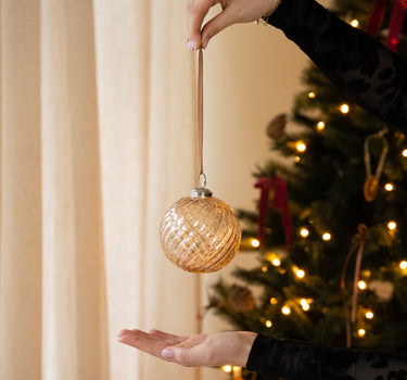 XMAS Ball Swirl Round - Things I Like Things I Love