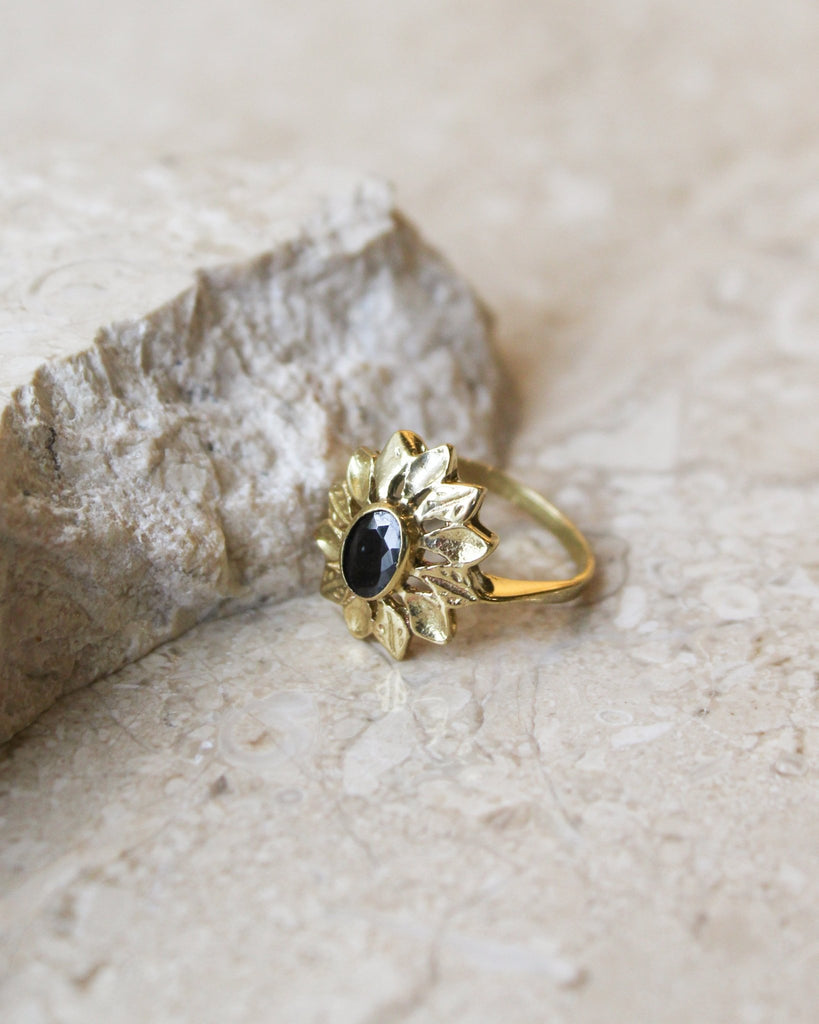 Ring Onyx Vintage Flower Gold - Things I Like Things I Love