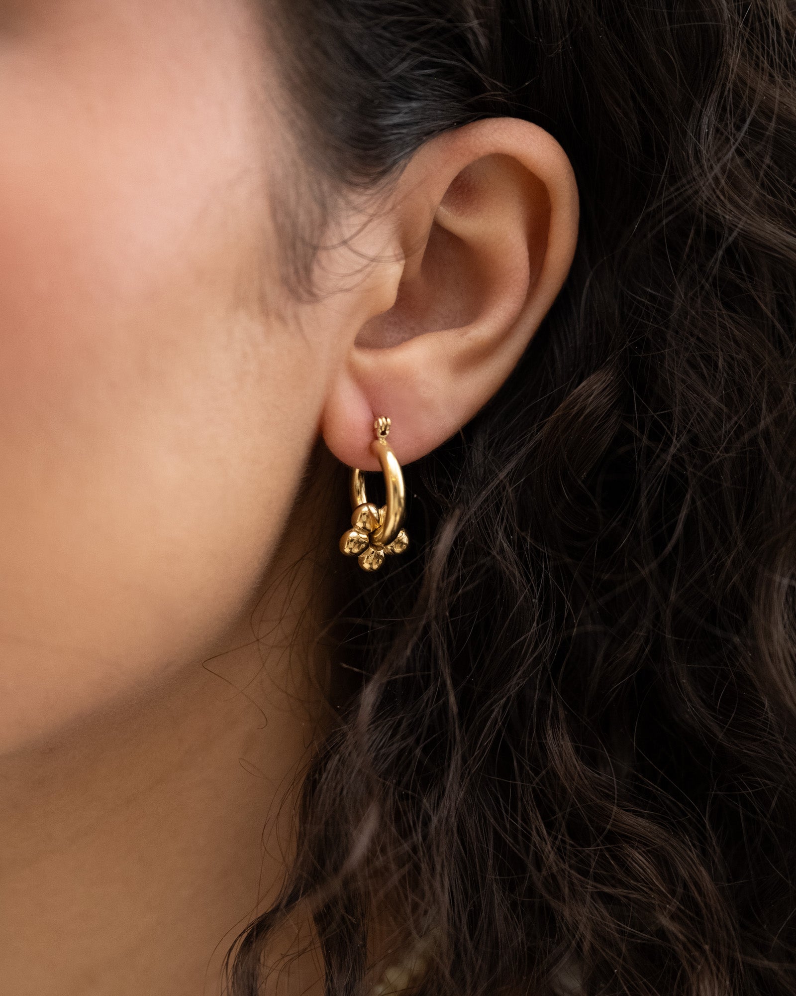 Single shop gold hoop
