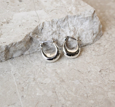 TILTIL Hoop Huggie Silver - Things I Like Things I Love