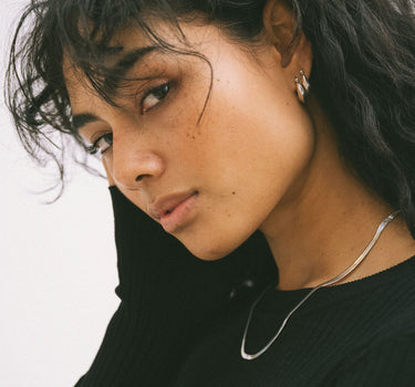 TILTIL Hoop Huggie Silver - Things I Like Things I Love