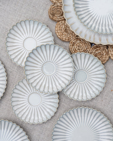 White Lotus Cake Plate - Things I Like Things I Love